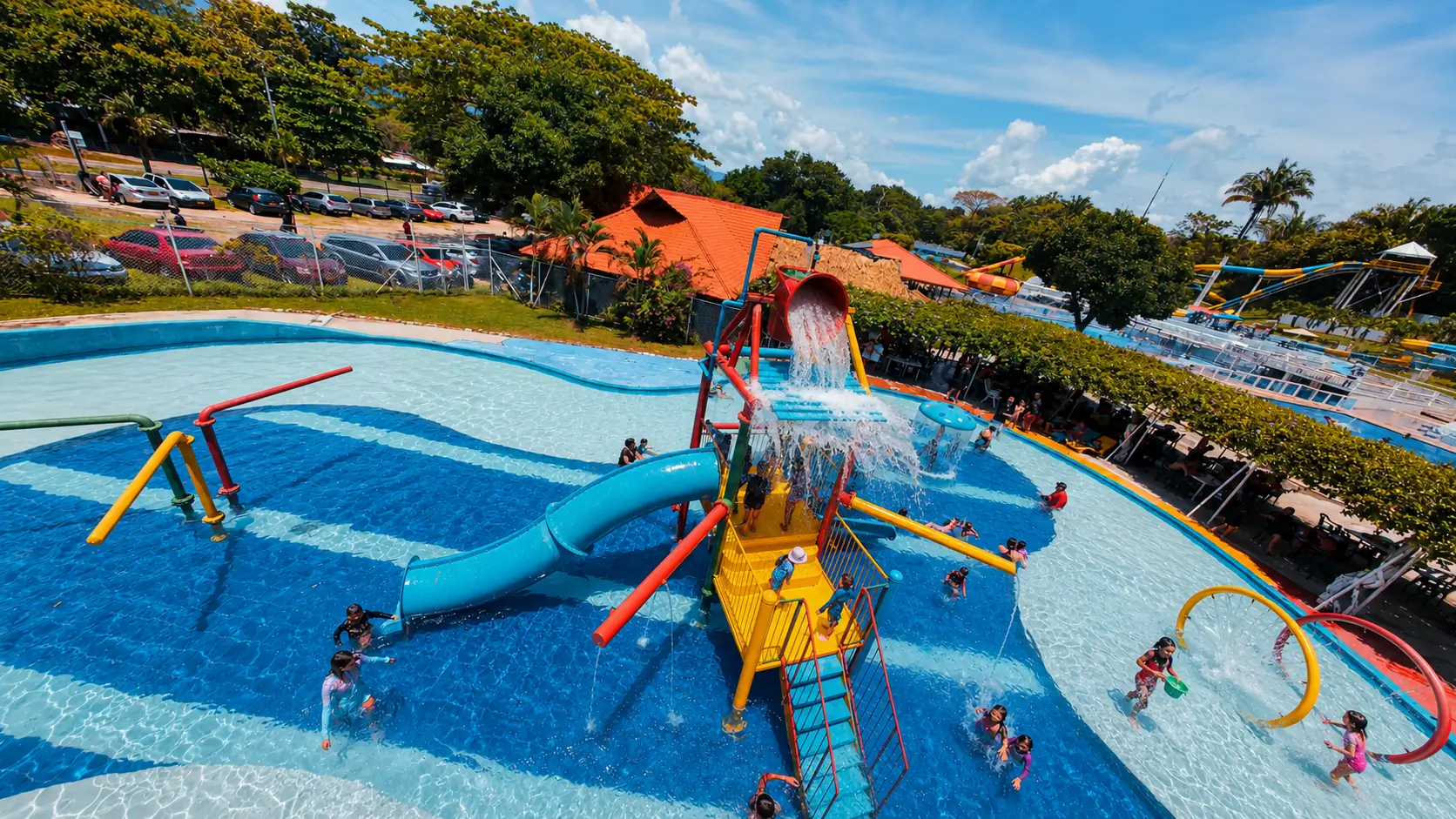 Piscinas y juegos acuáticos infantiles